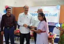 OSL gives away free reading glasses to school students with low-vision