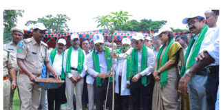 Kakatiya Medical College Alumni Association Organises Mega Plantation Drive with 1,117 Plants