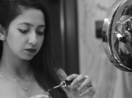 The Artist Who Built Her Music Career Between a 9-to-5, a College Loan and a Room That Became Her First Studio